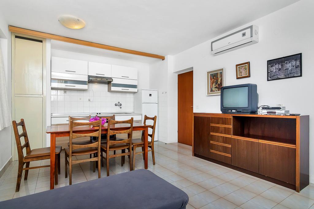 Apartmani Cico Gdinj Ngoại thất bức ảnh