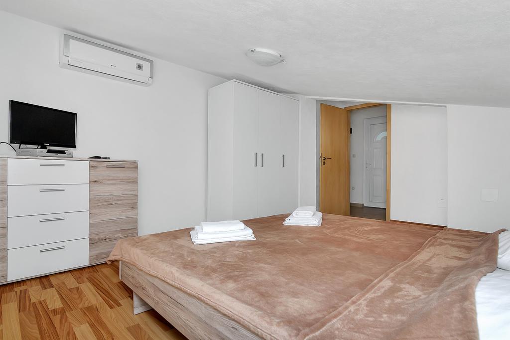 Apartmani Cico Gdinj Ngoại thất bức ảnh