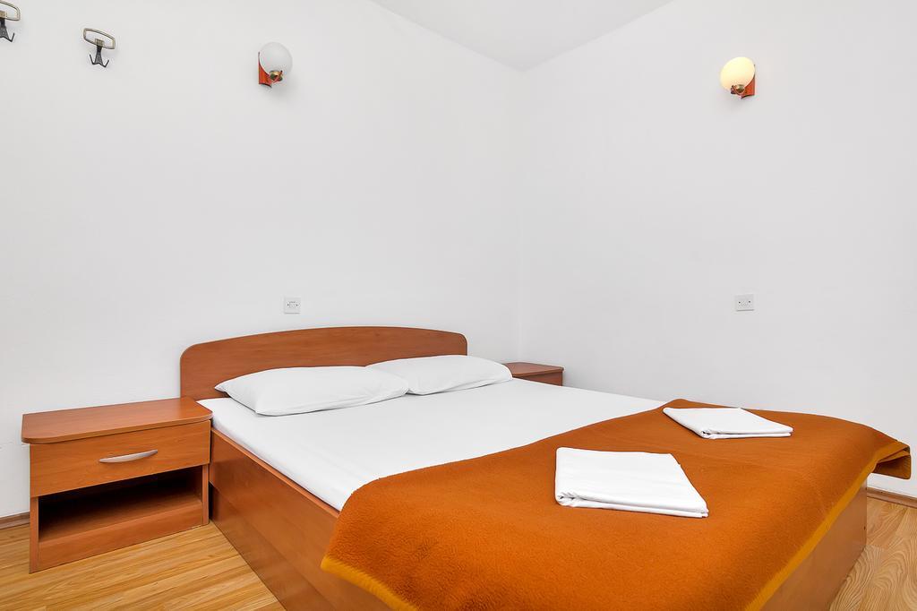 Apartmani Cico Gdinj Ngoại thất bức ảnh