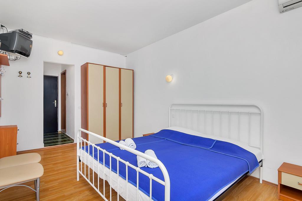 Apartmani Cico Gdinj Ngoại thất bức ảnh
