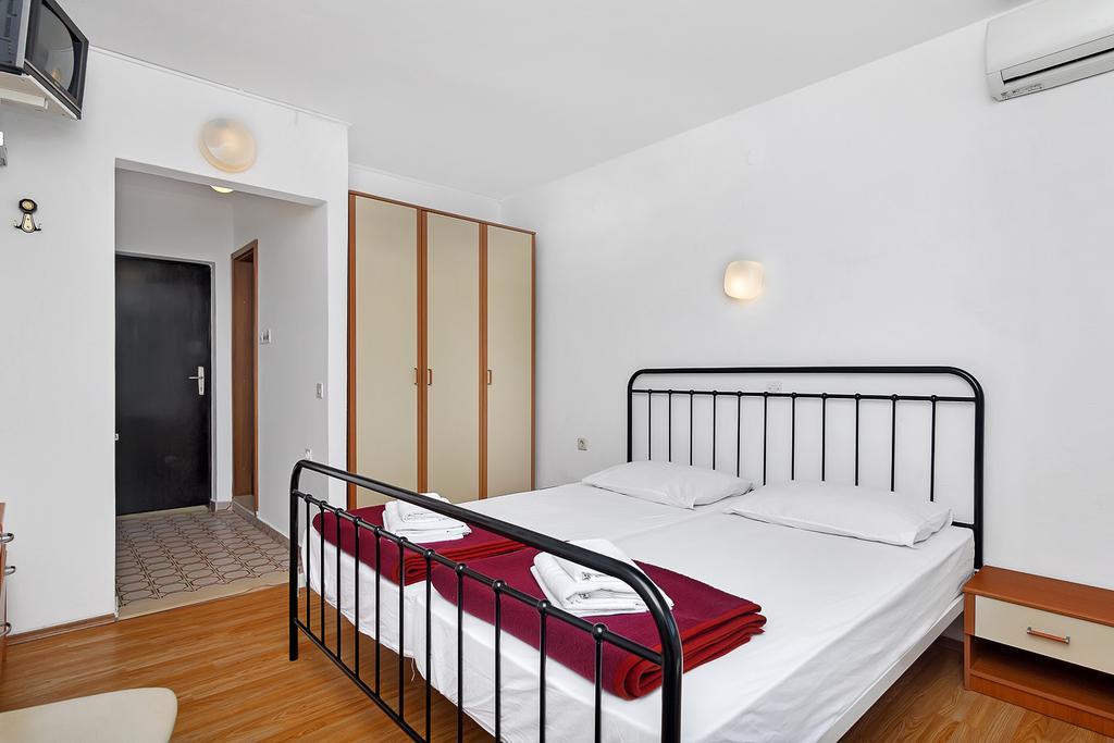 Apartmani Cico Gdinj Ngoại thất bức ảnh