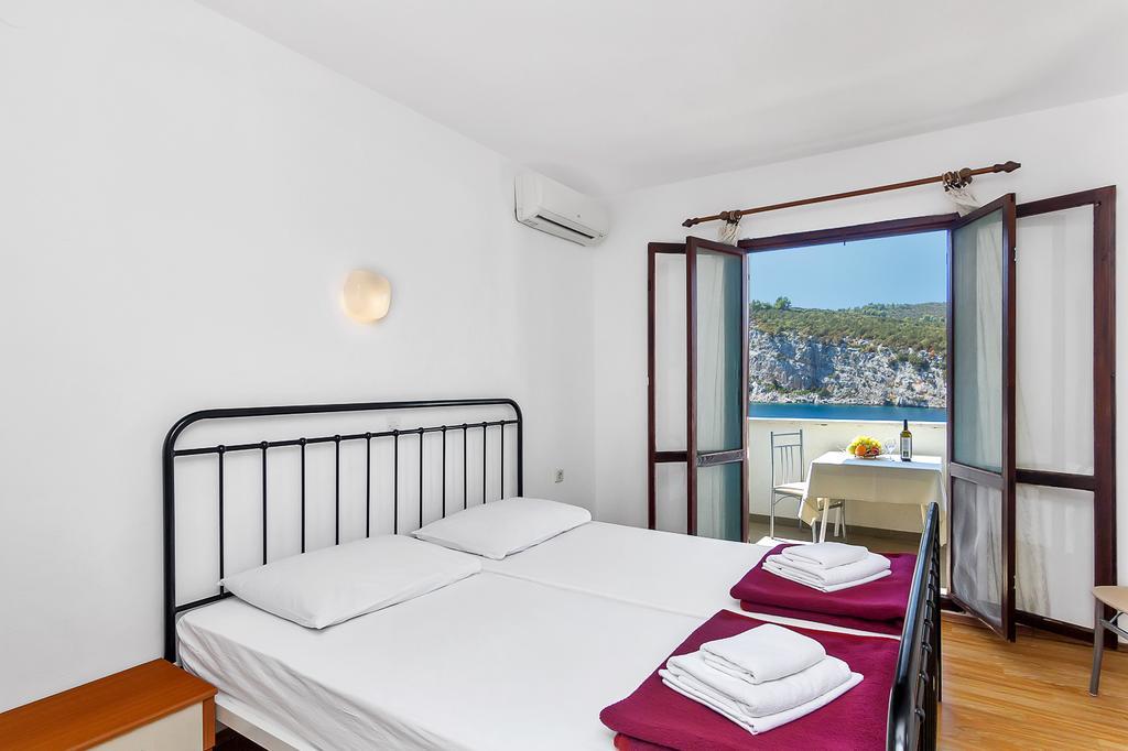 Apartmani Cico Gdinj Ngoại thất bức ảnh