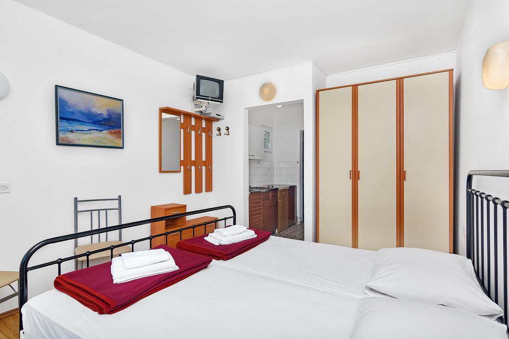 Apartmani Cico Gdinj Ngoại thất bức ảnh